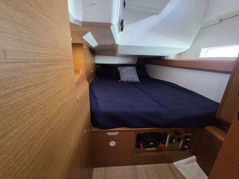 Victory 47ft Jeanneau Yacht For Sale