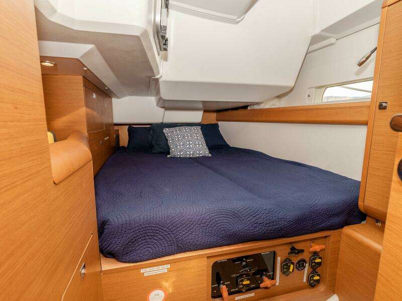 Victory 47ft Jeanneau Yacht For Sale