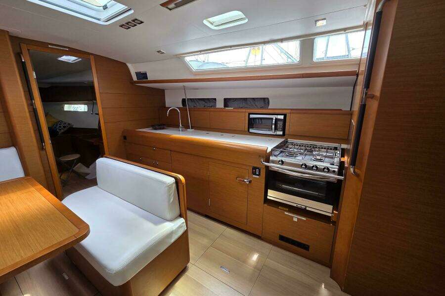Victory 47ft Jeanneau Yacht For Sale