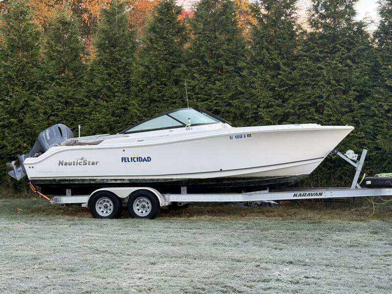 23ft NauticStar Yacht For Sale