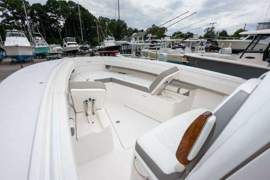 2026 Regulator 31 LR 16