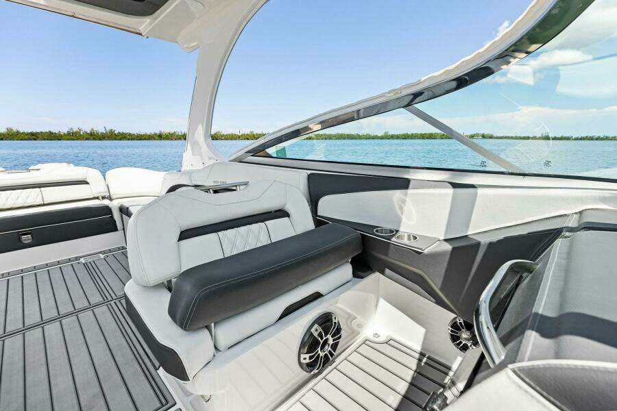 33ft Regal Yacht For Sale