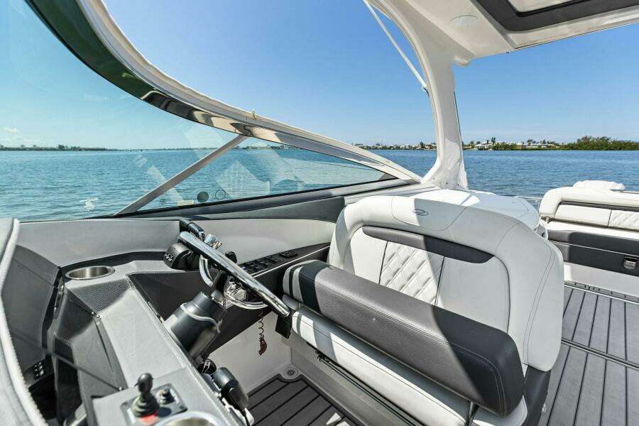 33ft Regal Yacht For Sale