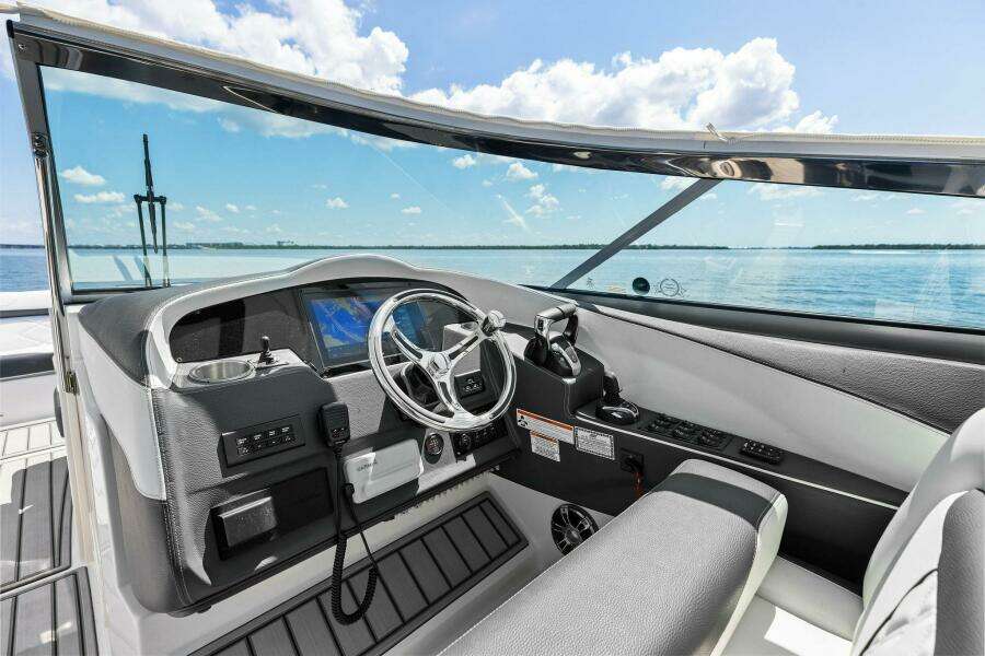 33ft Regal Yacht For Sale