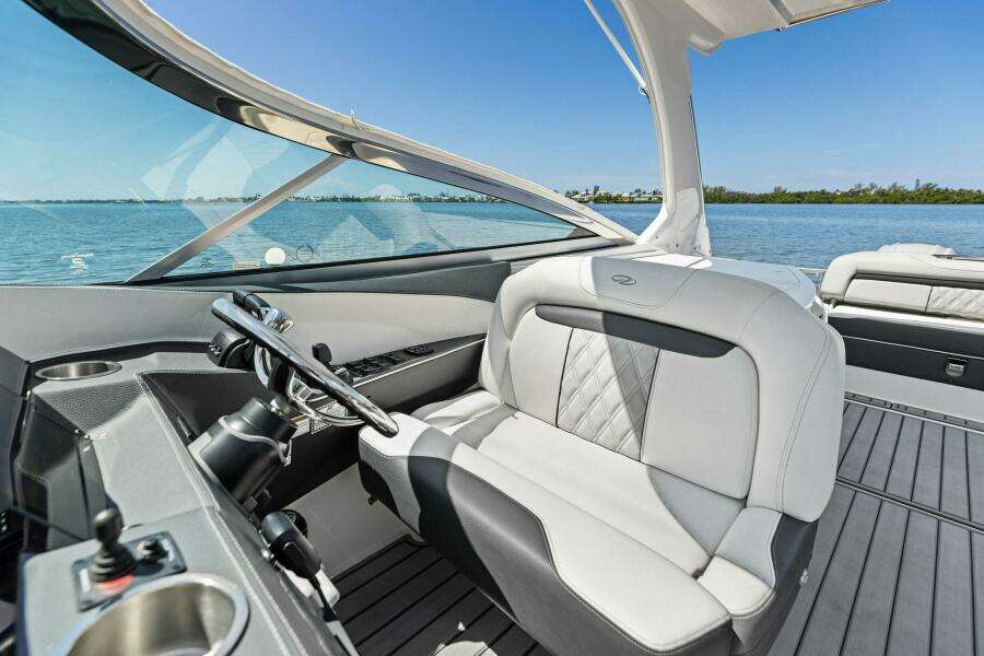 33ft Regal Yacht For Sale