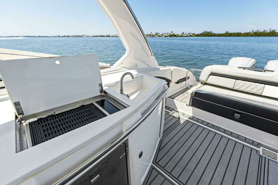 33ft Regal Yacht For Sale
