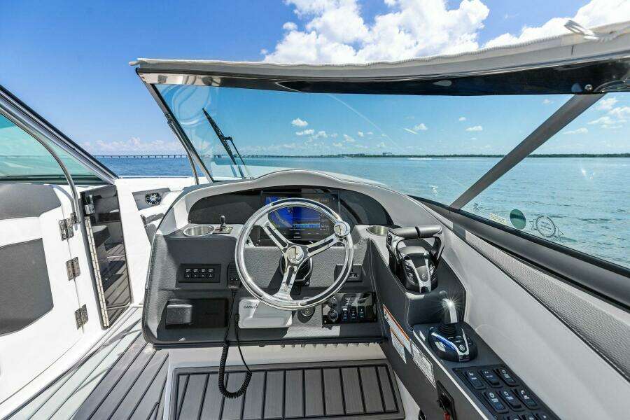 33ft Regal Yacht For Sale
