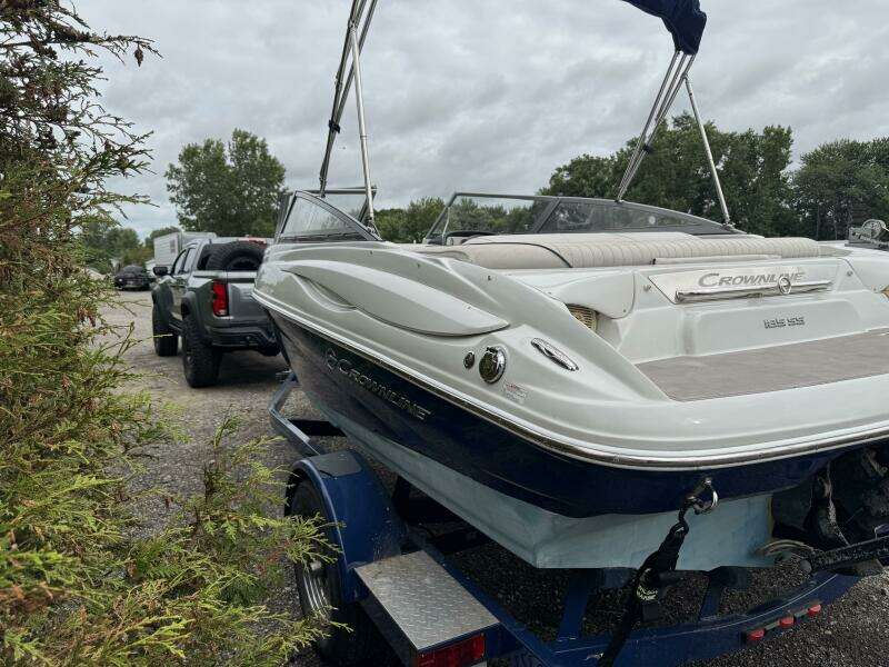 18ft Crownline Yacht For Sale