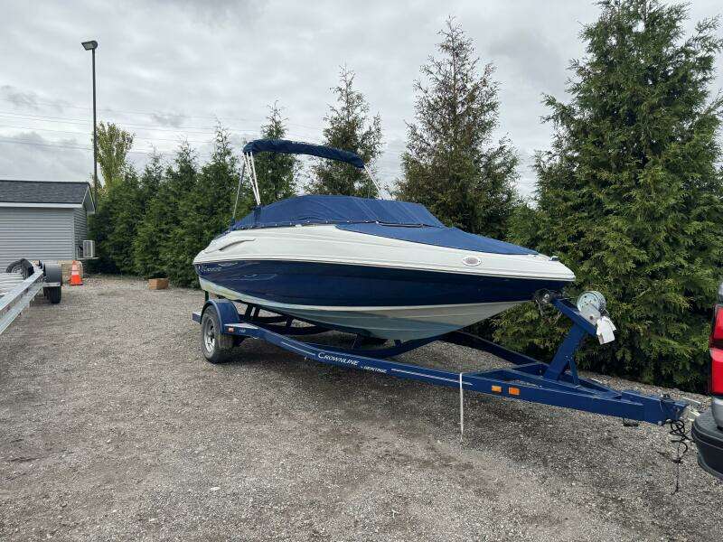 18ft Crownline Yacht For Sale