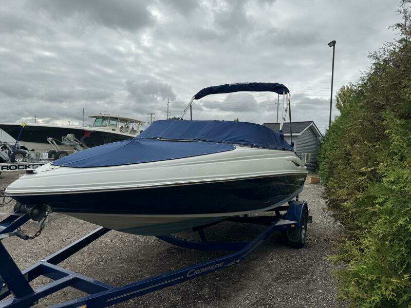 18ft Crownline Yacht For Sale