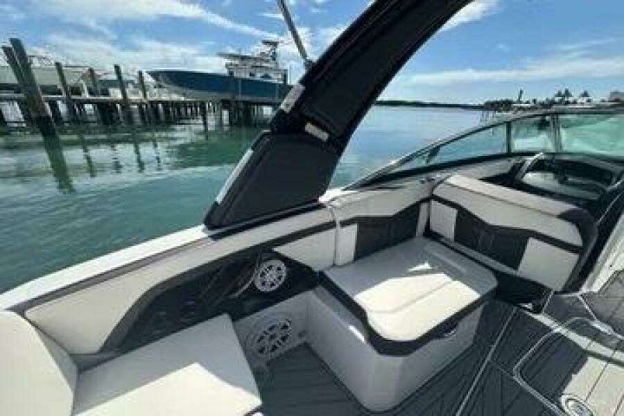 27ft Monterey Yacht For Sale