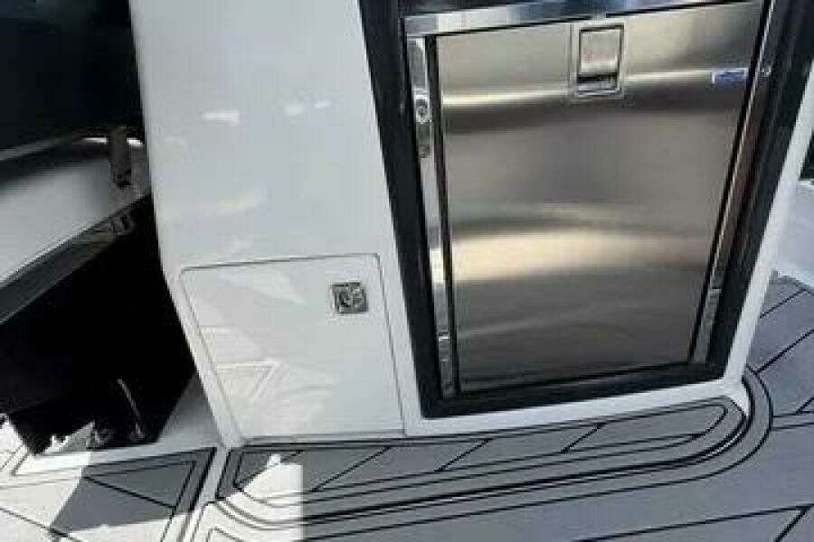27ft Monterey Yacht For Sale