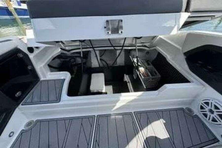 27ft Monterey Yacht For Sale