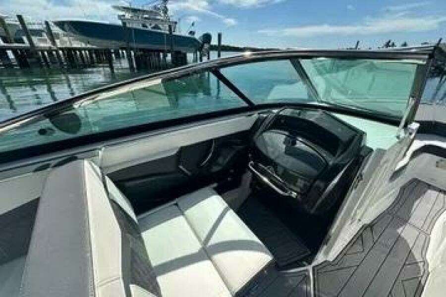 27ft Monterey Yacht For Sale