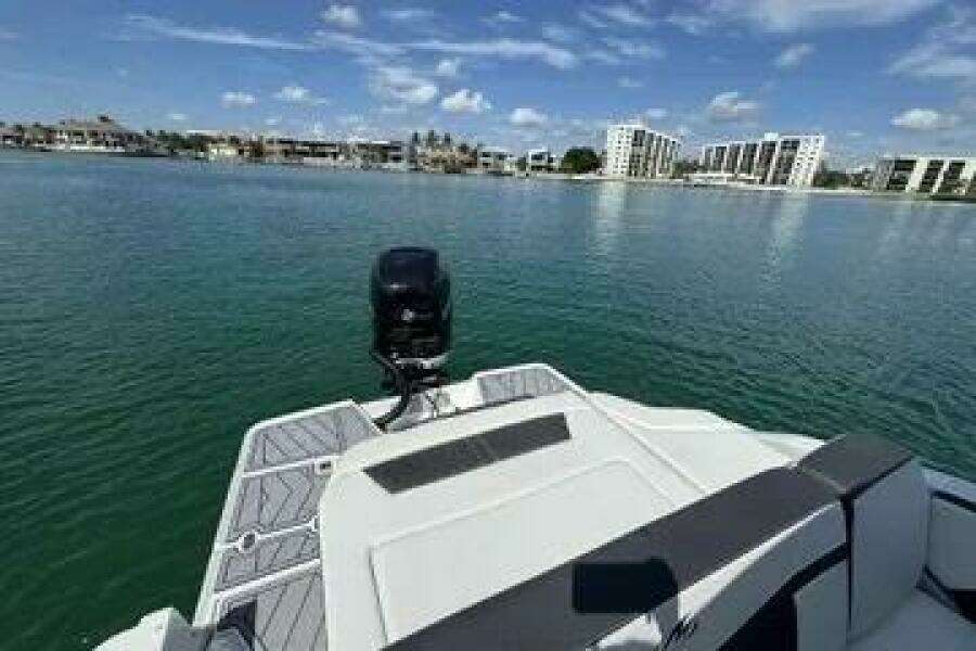 27ft Monterey Yacht For Sale