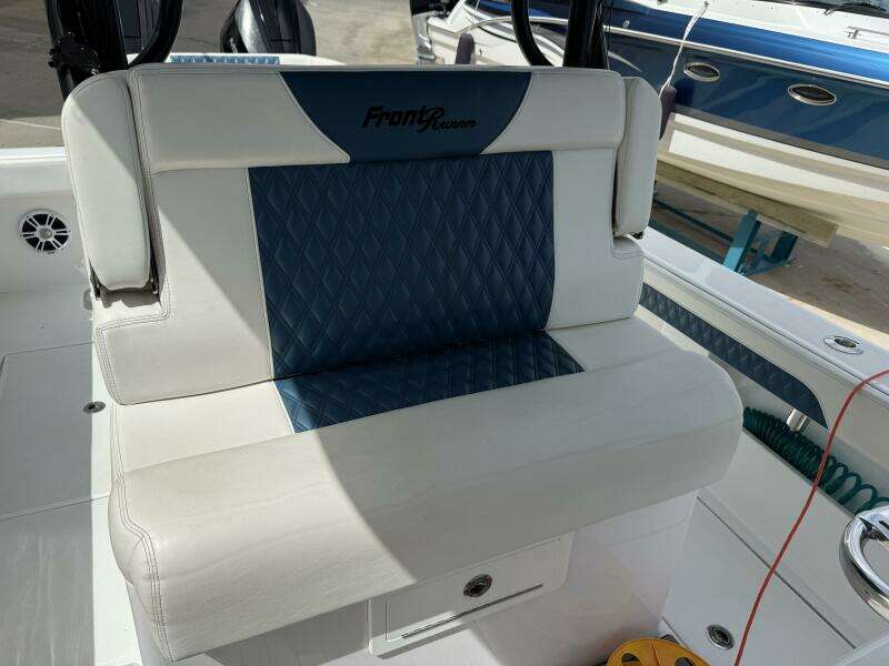 33ft Front Runner Yacht For Sale