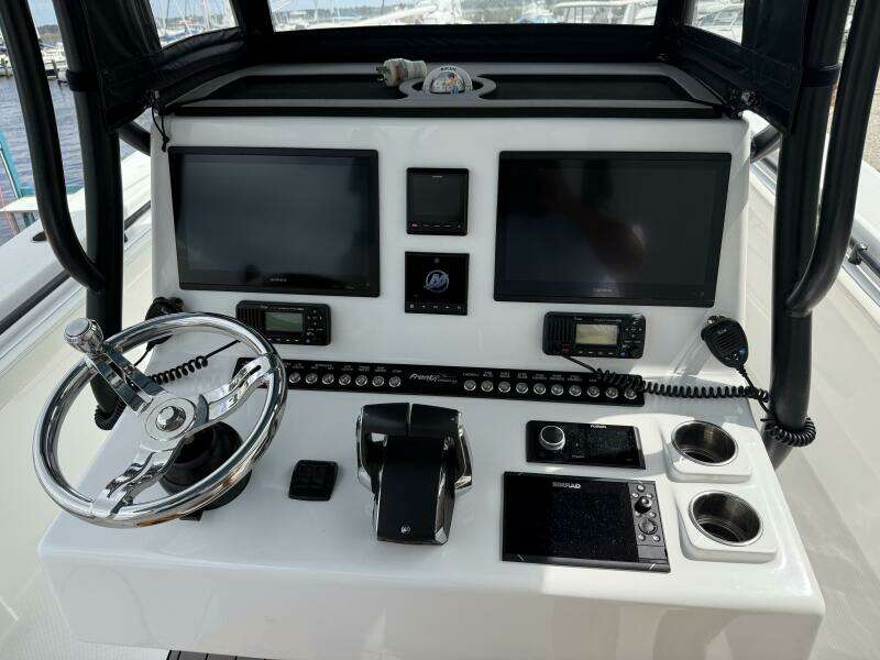 33ft Front Runner Yacht For Sale