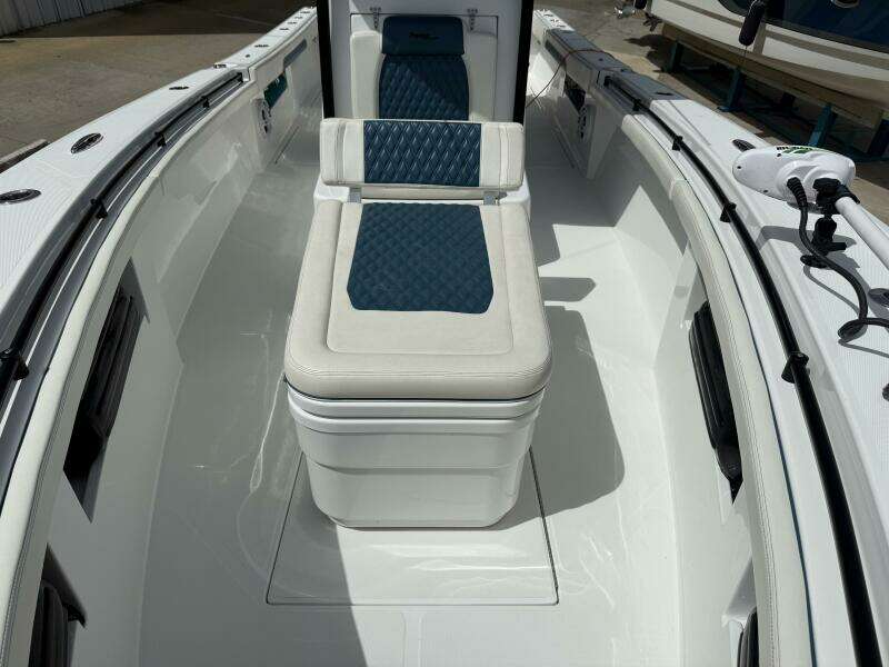 33ft Front Runner Yacht For Sale