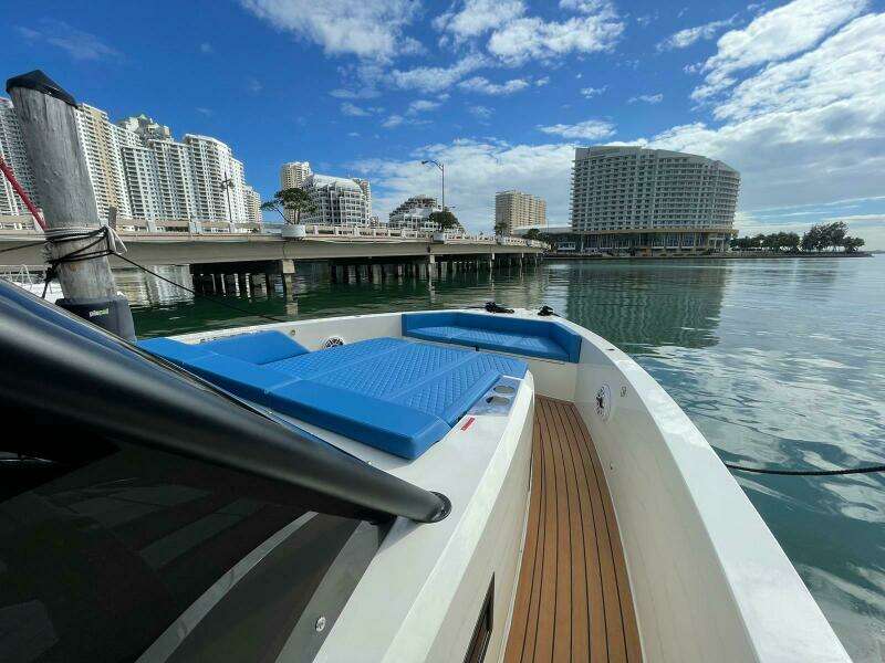 42ft De Antonio Yacht For Sale