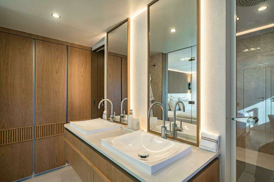 PETITE BELLE 100ft SUNREEF YACHTS Yacht For Sale