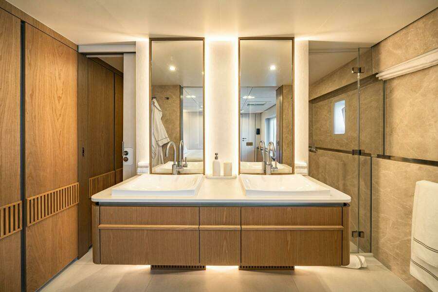 PETITE BELLE 100ft SUNREEF YACHTS Yacht For Sale