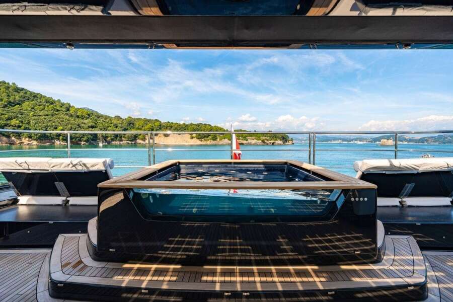 PETITE BELLE 100ft SUNREEF YACHTS Yacht For Sale