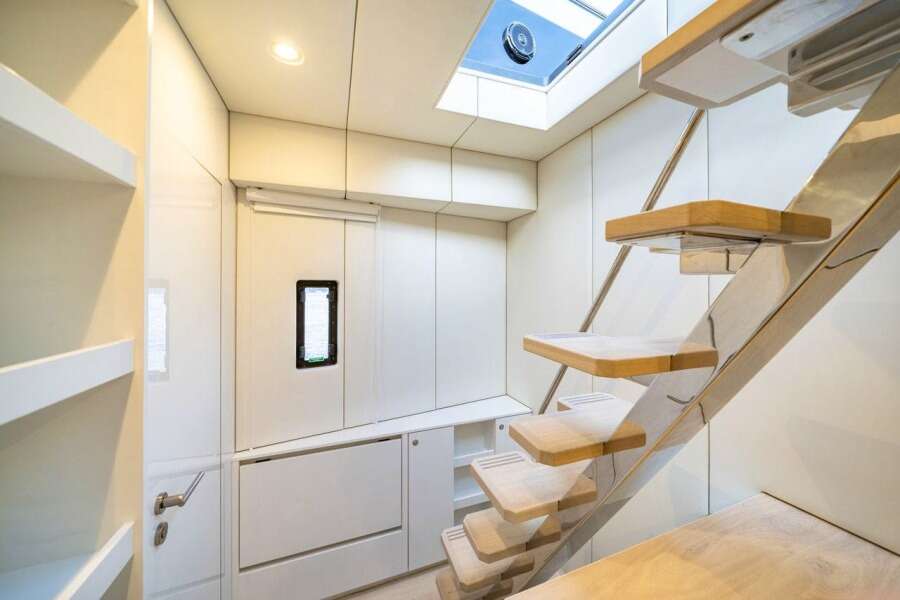 PETITE BELLE 100ft SUNREEF YACHTS Yacht For Sale