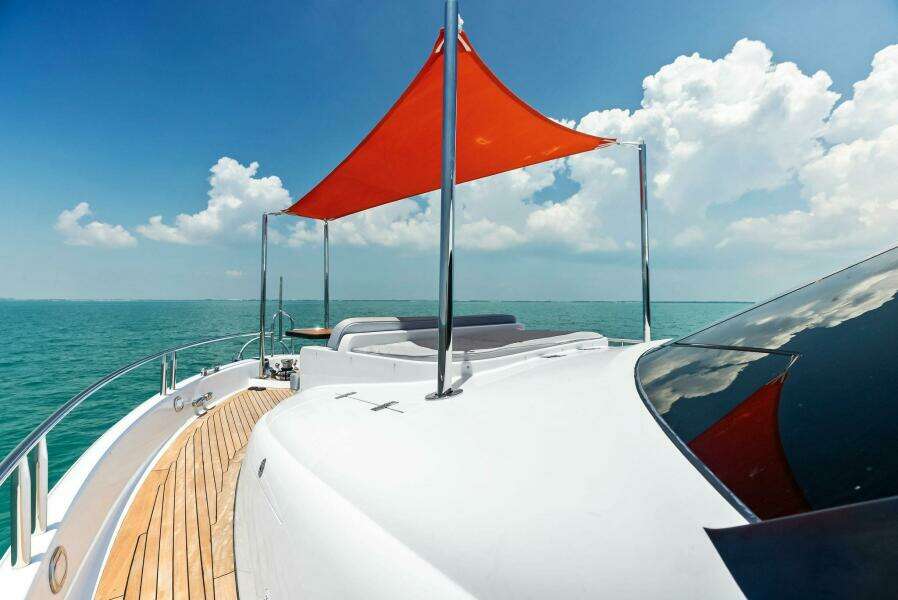 Voyager 84ft Lazzara Yachts Yacht For Sale