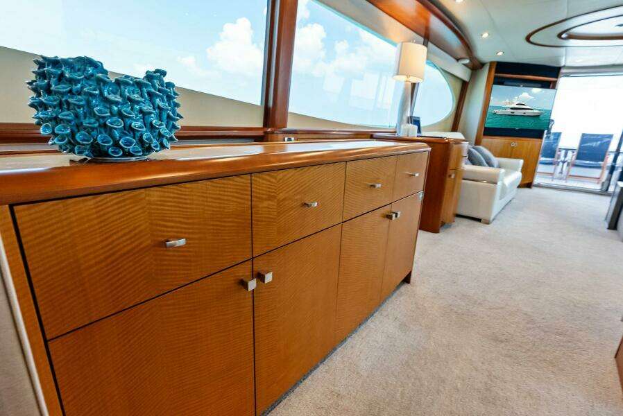Voyager 84ft Lazzara Yachts Yacht For Sale