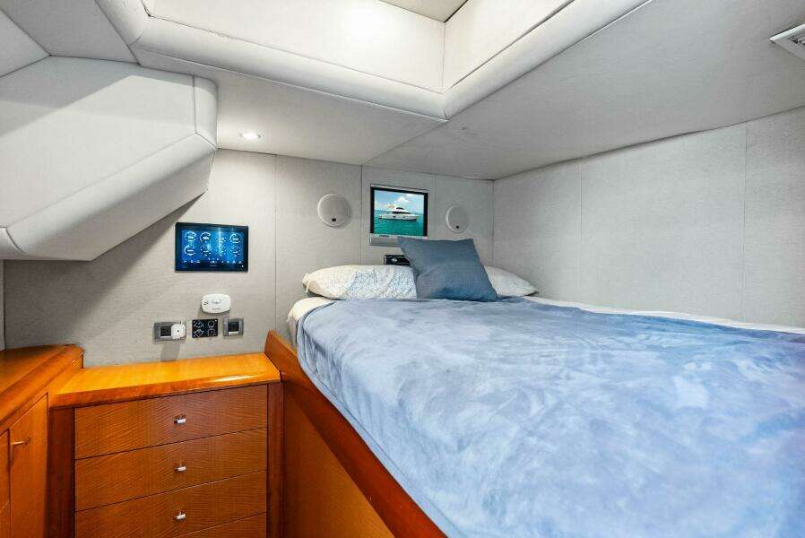 Voyager 84ft Lazzara Yachts Yacht For Sale