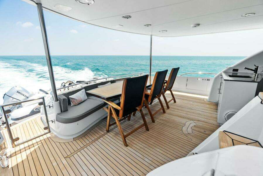 Voyager 84ft Lazzara Yachts Yacht For Sale