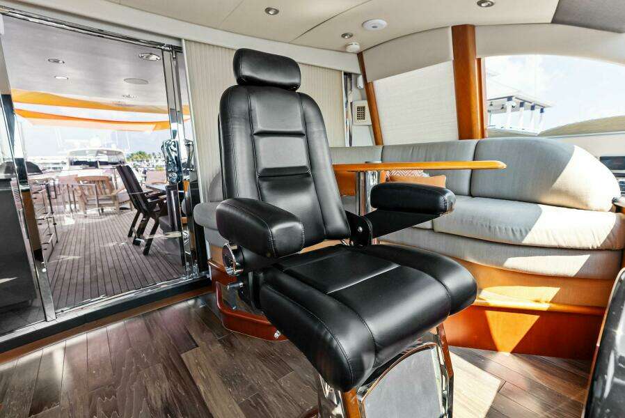 Voyager 84ft Lazzara Yachts Yacht For Sale