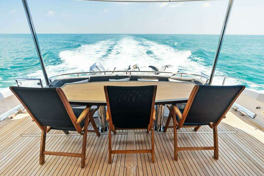 Voyager 84ft Lazzara Yachts Yacht For Sale
