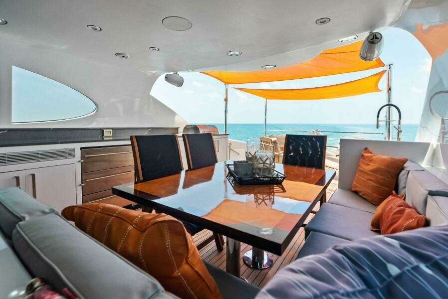 Voyager 84ft Lazzara Yachts Yacht For Sale