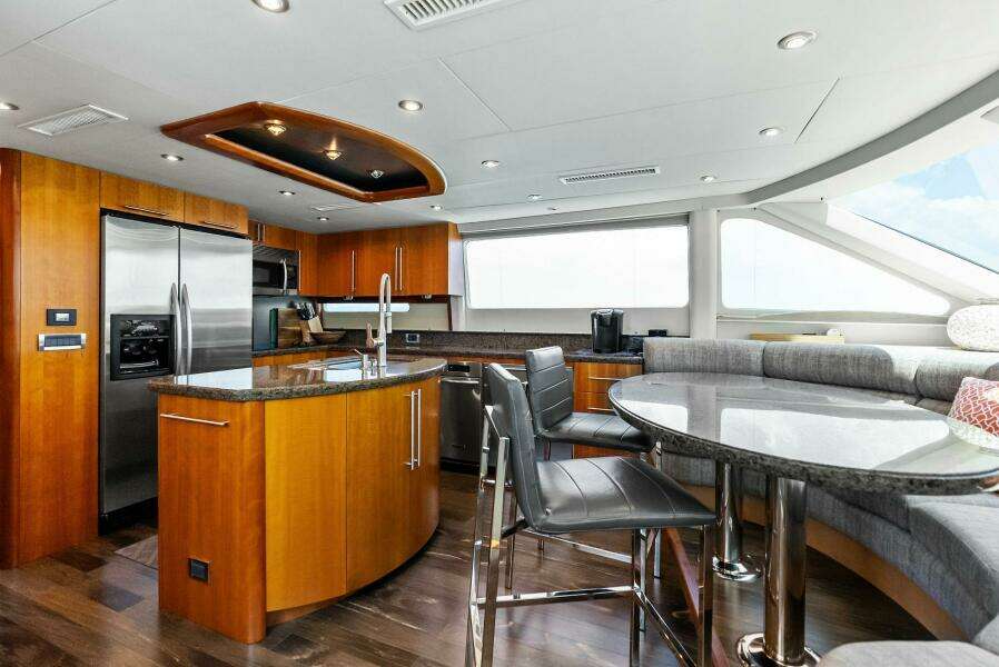 Voyager 84ft Lazzara Yachts Yacht For Sale