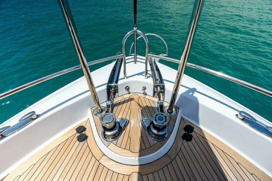 Voyager 84ft Lazzara Yachts Yacht For Sale