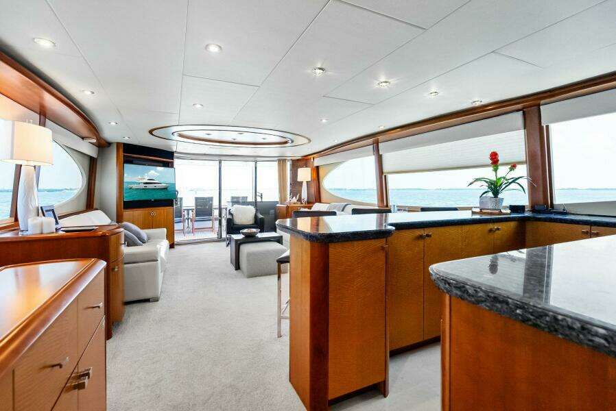 Voyager 84ft Lazzara Yachts Yacht For Sale
