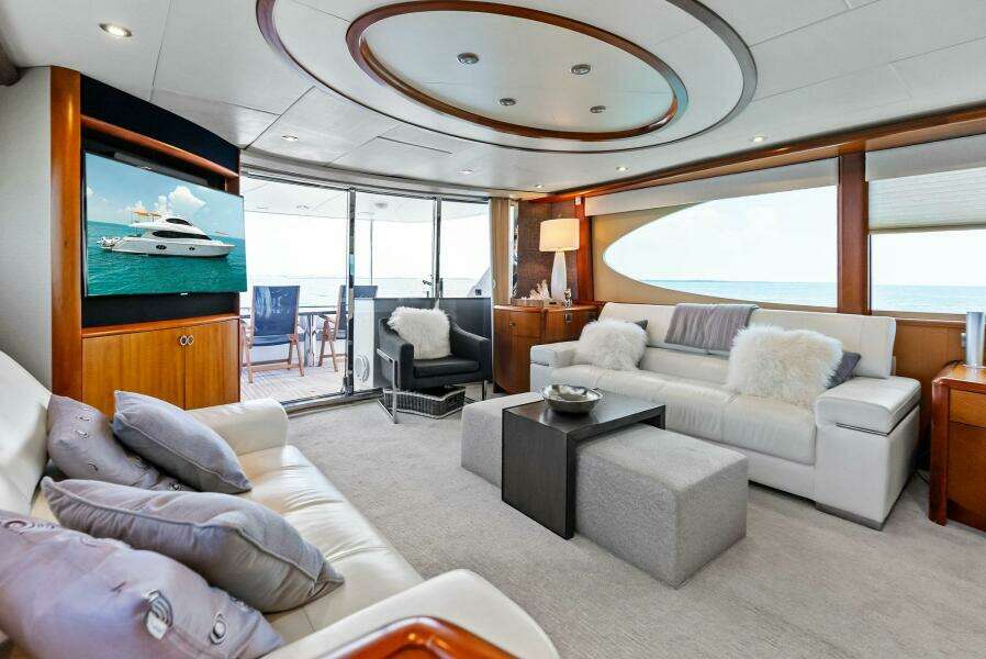 Voyager 84ft Lazzara Yachts Yacht For Sale