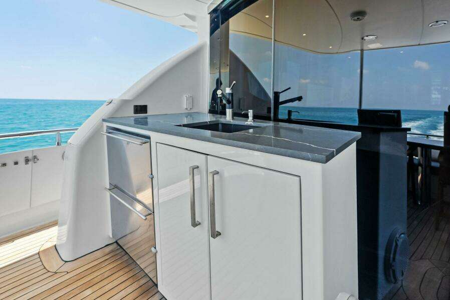 Voyager 84ft Lazzara Yachts Yacht For Sale