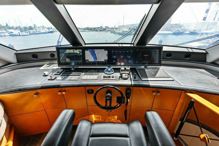 Voyager 84ft Lazzara Yachts Yacht For Sale