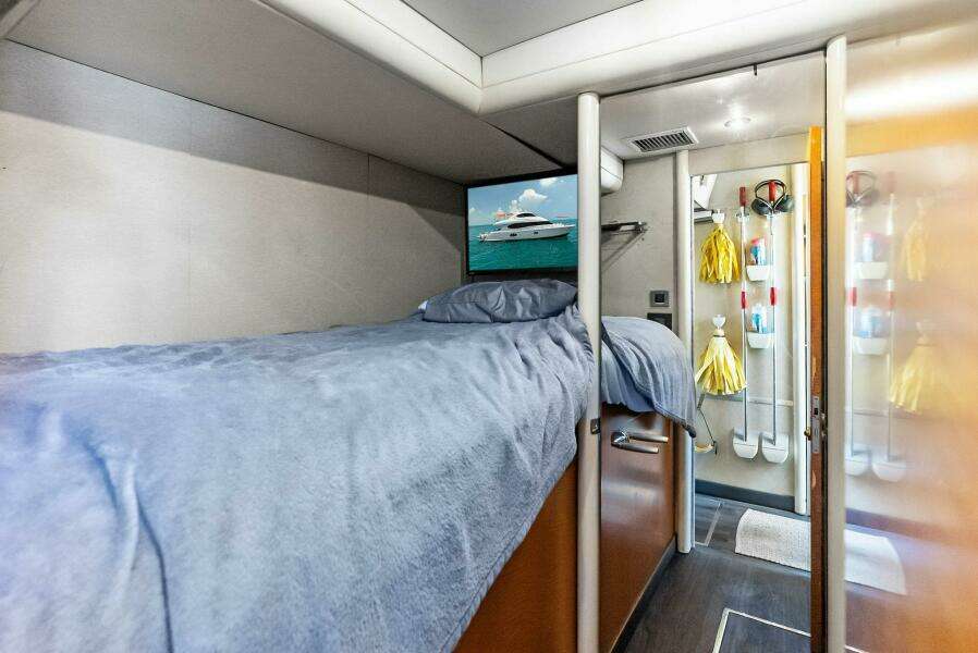 Voyager 84ft Lazzara Yachts Yacht For Sale
