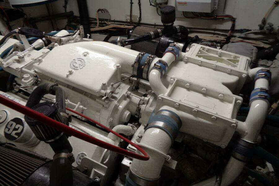 Ivory Lady 70ft Hatteras Yacht For Sale