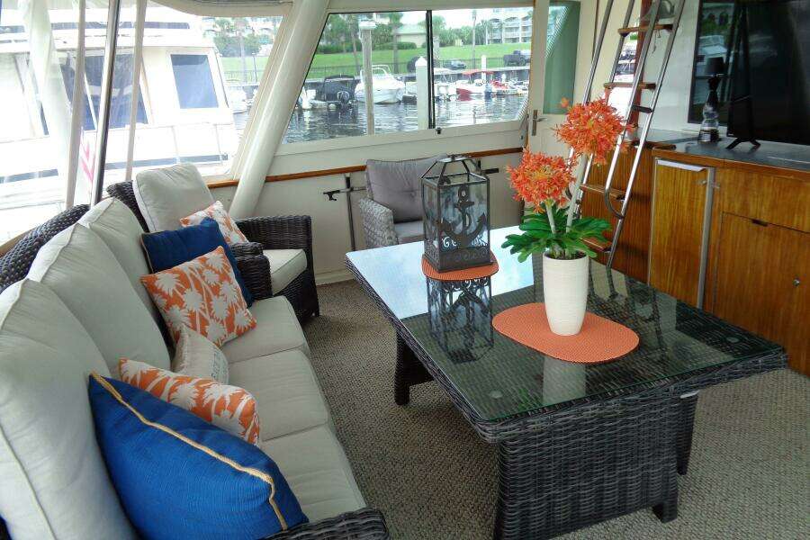 Ivory Lady 70ft Hatteras Yacht For Sale