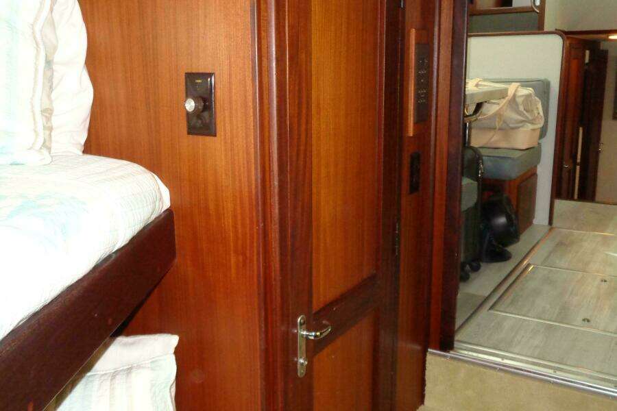 Ivory Lady 70ft Hatteras Yacht For Sale