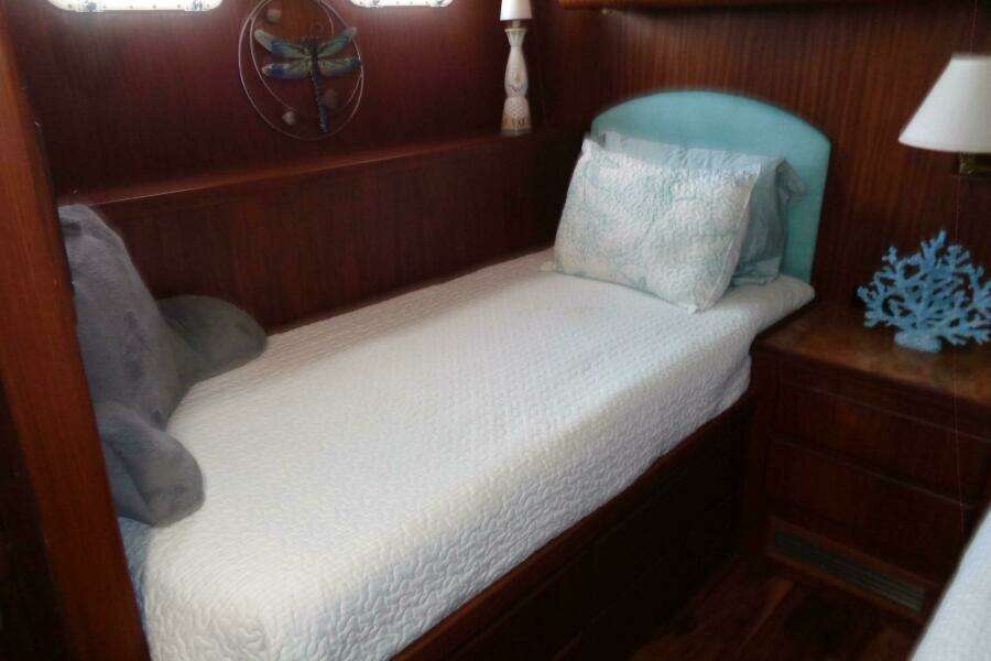 Ivory Lady 70ft Hatteras Yacht For Sale
