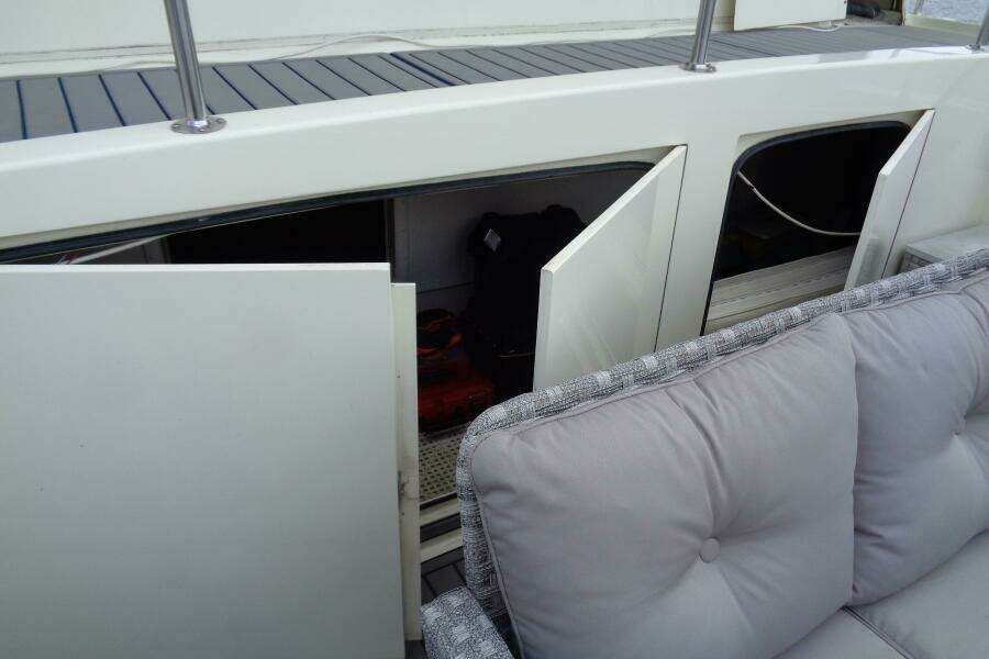 Ivory Lady 70ft Hatteras Yacht For Sale