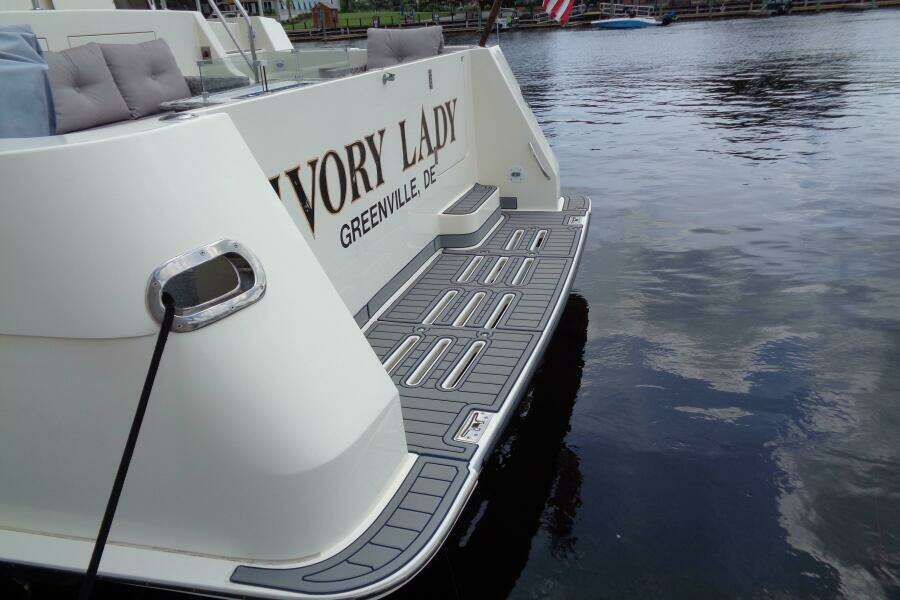 Ivory Lady 70ft Hatteras Yacht For Sale