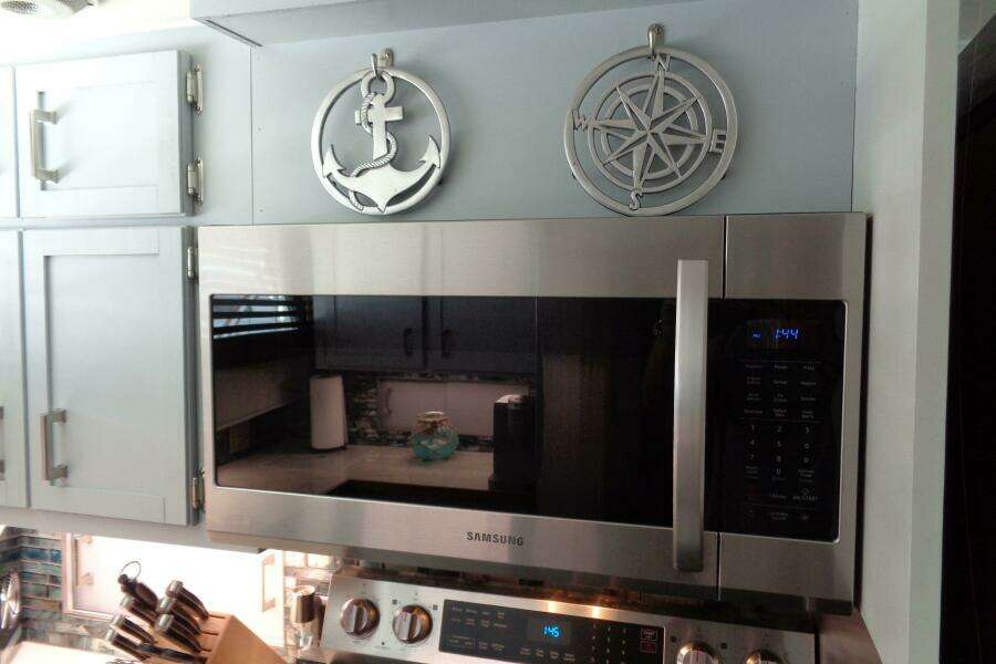 Ivory Lady 70ft Hatteras Yacht For Sale