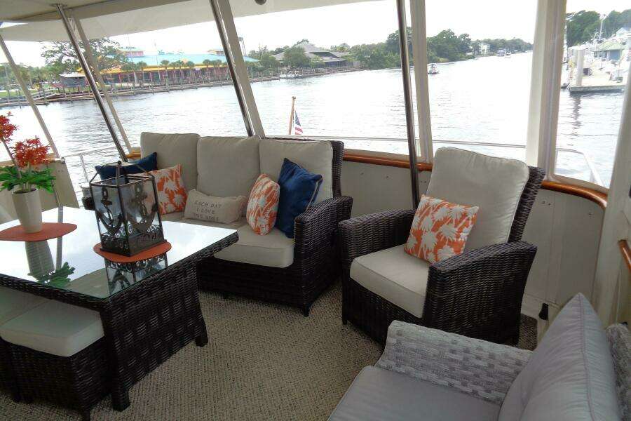 Ivory Lady 70ft Hatteras Yacht For Sale