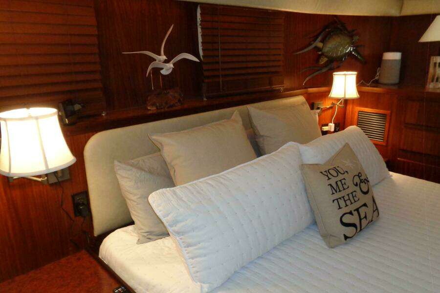 Ivory Lady 70ft Hatteras Yacht For Sale